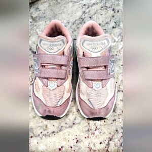 New balance 990v6 Girls hook and loop sneakers size 10